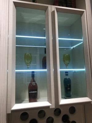 Moderne Warm 3500K 900LM Sliver / Zwart Aluminium Single Glass Shelf Light Voor 6-8mm Glas