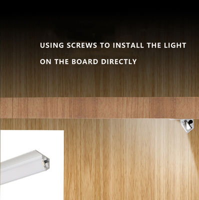 LED-kledinglampjes met sensor Aluminium LED-kledinglamp met instelbare kleurtemperatuur